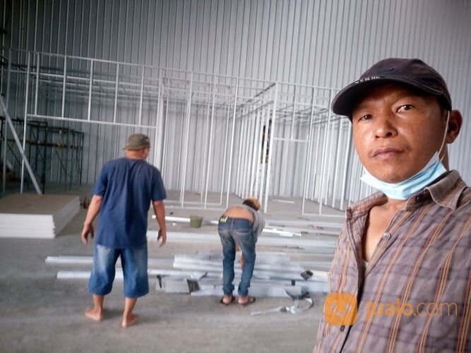 PEMBUATAN KANTOR PARTISI DAN PLAFON STRUKTUR BAJA RINGAN