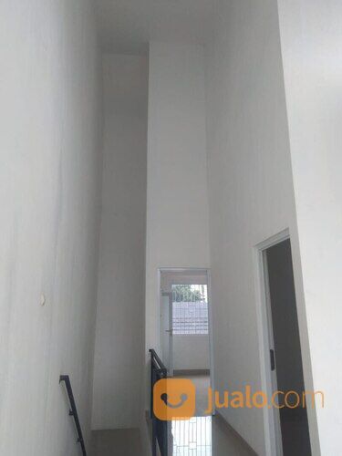 rumah BARU di penganten ali ciracas, 2,5 LANTAI STRATEGIS PINGGIR JALAN