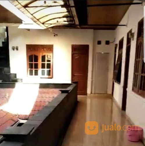 Kos-Kosan 14 Kamar + Kmr mndi, 2 Lantai, Jl. Dewi Sri - Kresna Legian Seminyak Kuta