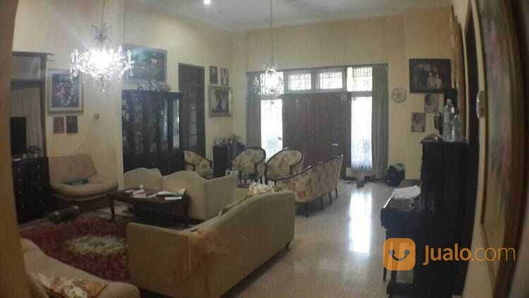 RUMAH DISAYAP RIAU BANGUNAN KLASIK DI TENGAH BANDUNG KOTA