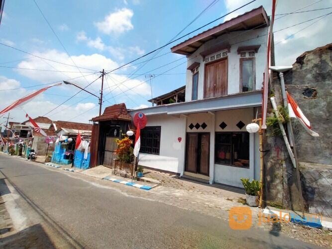 Rumah bagus besar dengan tempat usaha di Junrejo Batu