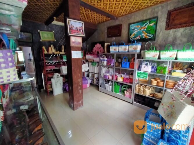 Rumah bagus besar dengan tempat usaha di Junrejo Batu