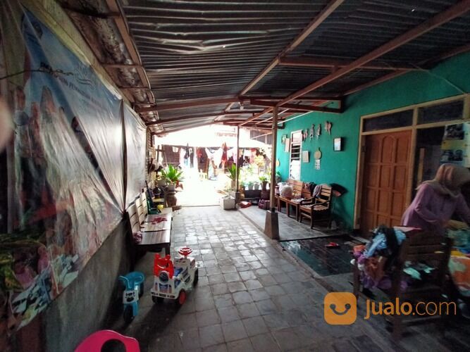 Rumah bagus besar dengan tempat usaha di Junrejo Batu