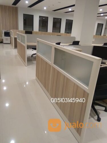 Partisi meja kantor custom bahan lapisan hpl