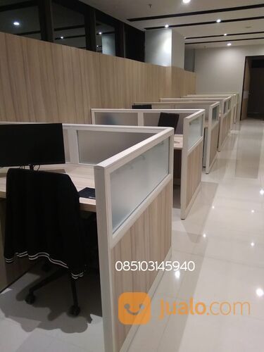 Partisi meja kantor custom bahan lapisan hpl