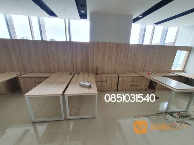 Partisi meja kantor custom bahan lapisan hpl