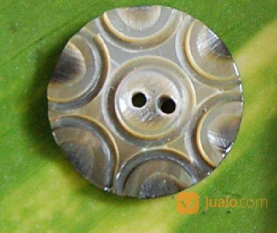 Kancing Kerang Model Bulat Ukir