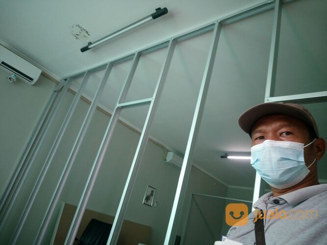 Partisi Rangka Metal Stud/Bj Ringan Tutup Gypsum 2 Sisi ( Bahan + Upah )