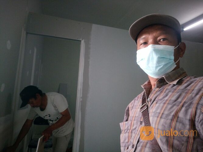 Partisi Rangka Metal Stud/Bj Ringan Tutup Gypsum 2 Sisi ( Bahan + Upah )