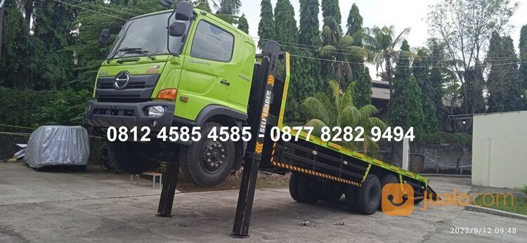 Selfloader Truck Hino 500 Truk Pengangkut Excavator Beko Truk Pengangkut Alat Berat