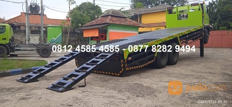 Truk Selfloader Truck Self Loader Truk Pengangkut Alat Beko Excavator Alat Berat