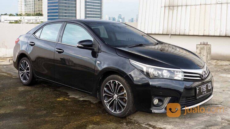 Toyota Corolla Altis 1.8 V AT 2015 Hitam
