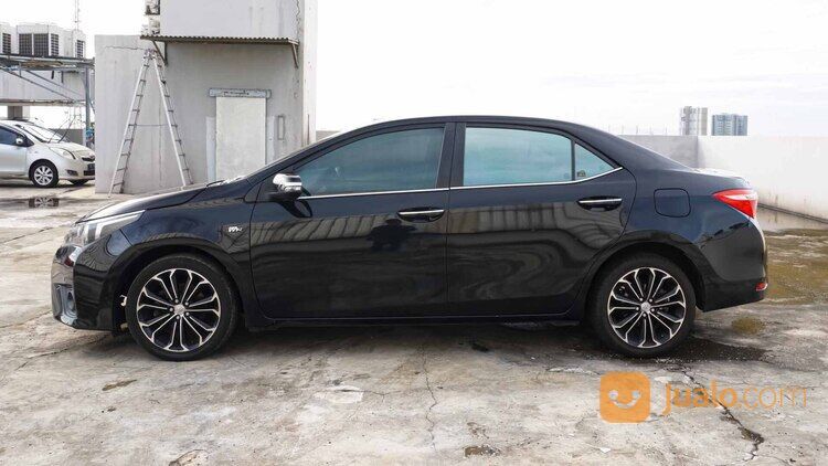 Toyota Corolla Altis 1.8 V AT 2015 Hitam