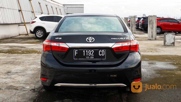 Toyota Corolla Altis 1.8 V AT 2015 Hitam
