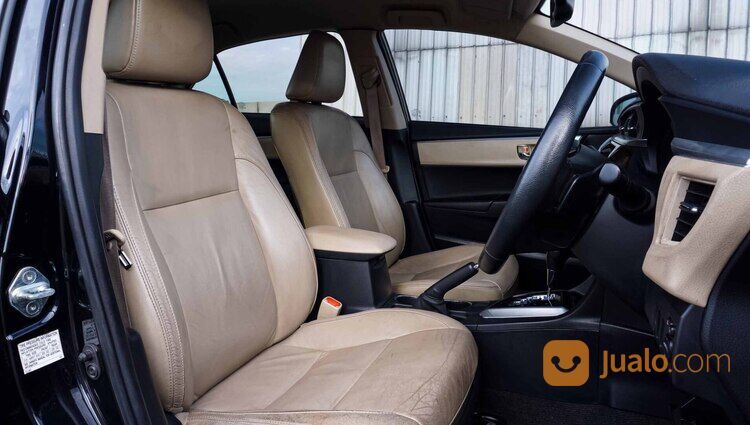 Toyota Corolla Altis 1.8 V AT 2015 Hitam