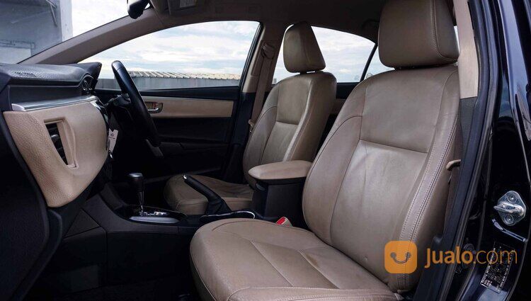 Toyota Corolla Altis 1.8 V AT 2015 Hitam