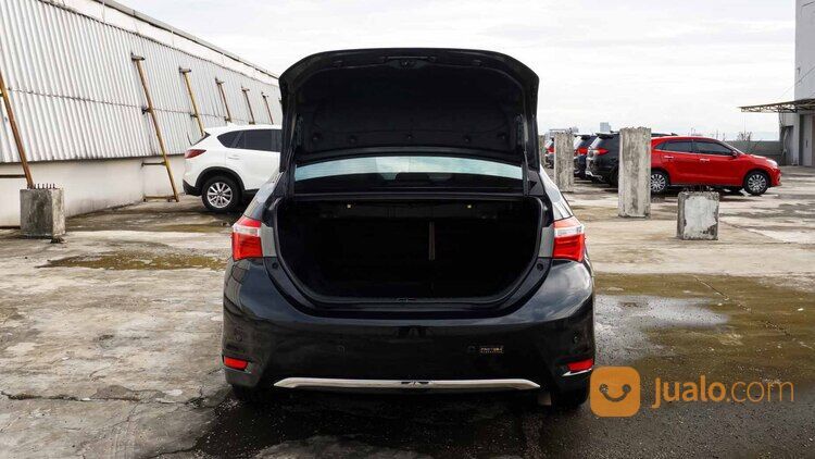 Toyota Corolla Altis 1.8 V AT 2015 Hitam