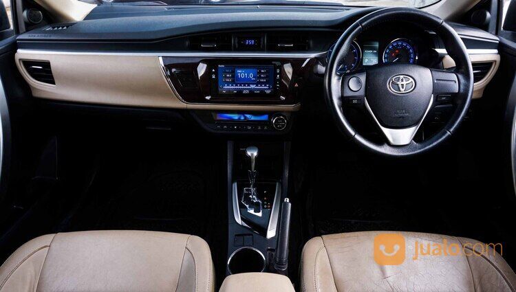 Toyota Corolla Altis 1.8 V AT 2015 Hitam