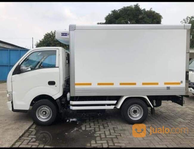 ISUZU TRAGA BOX FREEZER