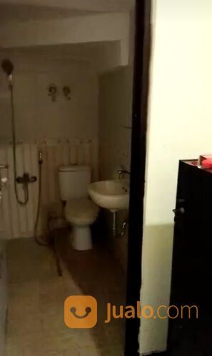 Rumah Rayan Regency Wiyung Surabaya SEMI FURNISHED- Baru Renov Cantik dekat Dian Istana