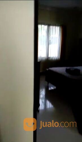 Rumah Rayan Regency Wiyung Surabaya SEMI FURNISHED- Baru Renov Cantik dekat Dian Istana