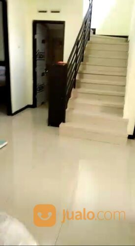 Rumah Rayan Regency Wiyung Surabaya SEMI FURNISHED- Baru Renov Cantik dekat Dian Istana