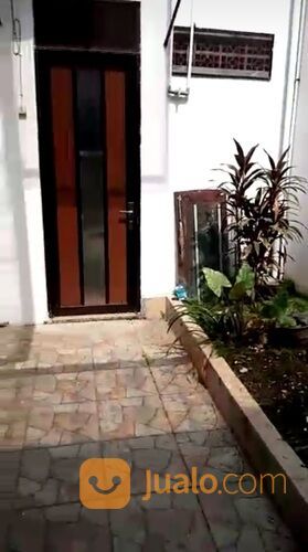 Rumah Rayan Regency Wiyung Surabaya SEMI FURNISHED- Baru Renov Cantik dekat Dian Istana