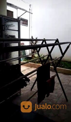 Rumah Rayan Regency Wiyung Surabaya SEMI FURNISHED- Baru Renov Cantik dekat Dian Istana