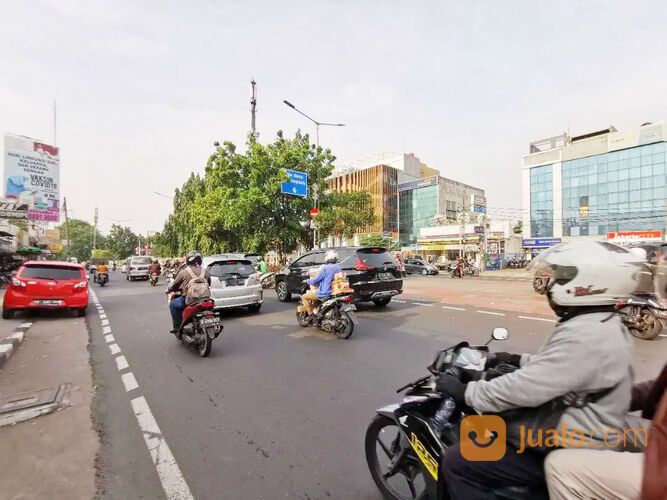 Rumah + 5 Kios Pinggir Jalan di Kebon Jeruk Dekat RCTI, Kampus BINUS, RS Siloam Kebon Jeruk