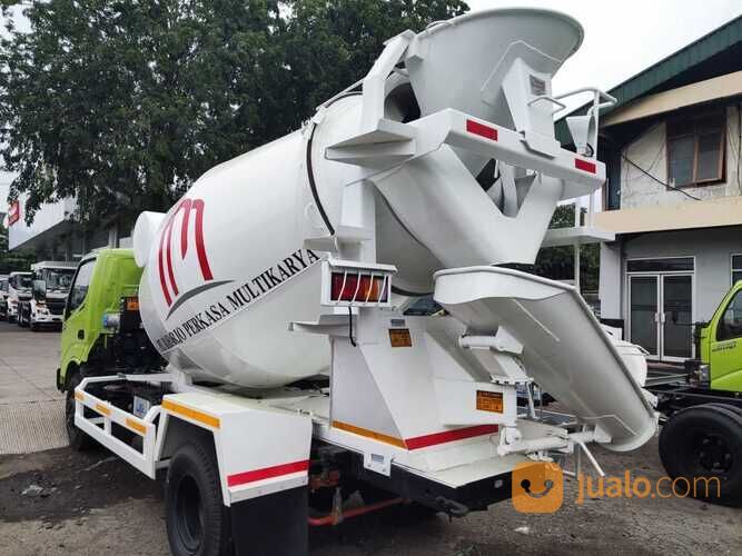 Truk Hino Dutro 136 HDX - Mixer Kapasitas 3m3 (Kondisi Baru) Euro 4