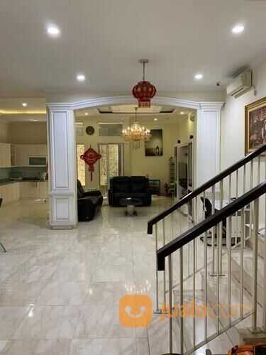 Rumah Crown Golf PIK full furnished Full Renov