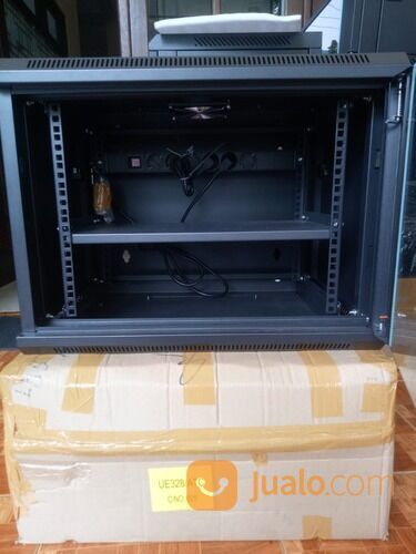 LARIS MANIS - WALLMOUNT RACK 8U BONUS TATAKAN KHUSUS UNTUK DVR DAN SWITCH HUB