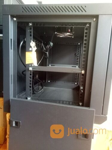 LARIS MANIS - WALLMOUNT RACK 8U BONUS TATAKAN KHUSUS UNTUK DVR DAN SWITCH HUB