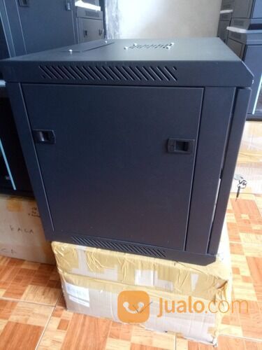 LARIS MANIS - WALLMOUNT RACK 8U BONUS TATAKAN KHUSUS UNTUK DVR DAN SWITCH HUB