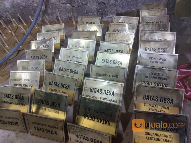Jasa Ukir Plat Kuningan Pembatas Desa - Grafir dan Etching