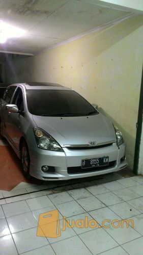 Toyota Wish silver