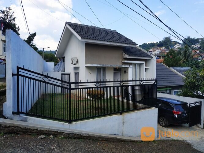 Rumah tanah luas Sayap Suci 15 menit ke Gedung Sate Pusat kota Bandung