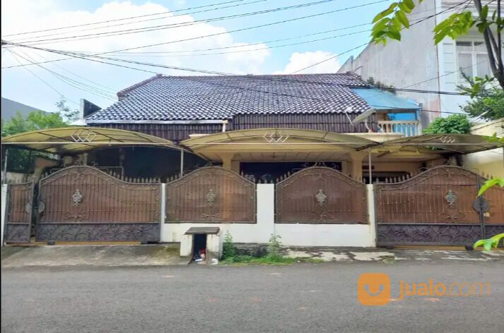 Rumah Luas di Dalam Komplek Gudang Peluru, Tebet Jalan 2 Mobil