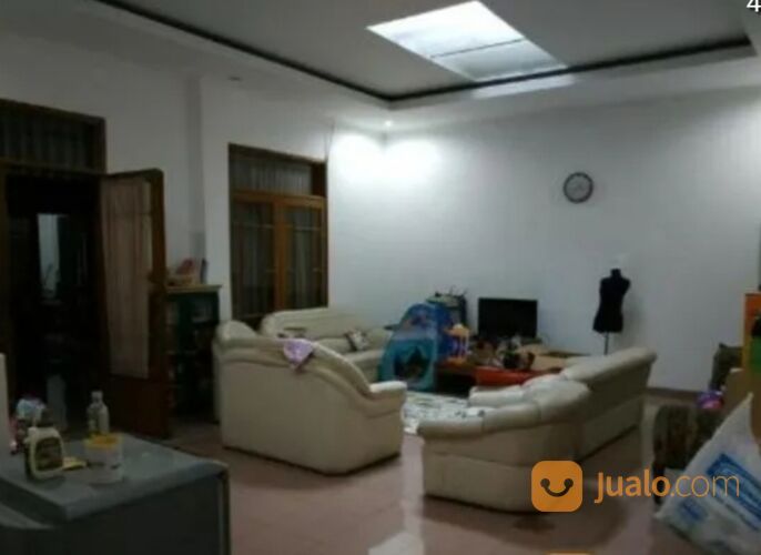 Rumah megah, Luas dan asri di pusat kota Bandung