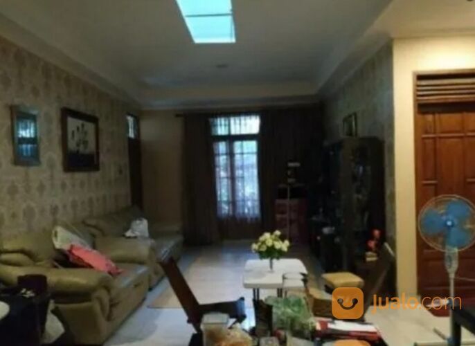 Rumah megah, Luas dan asri di pusat kota Bandung