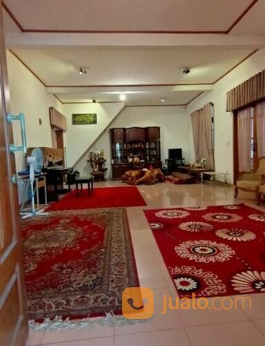 Rumah megah, Luas dan asri di pusat kota Bandung