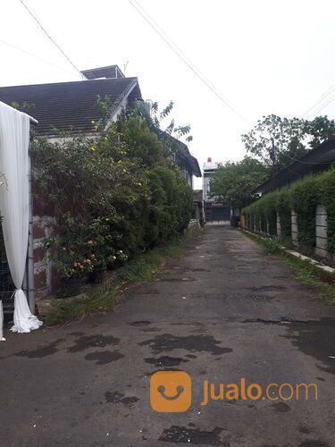 Rumah megah, Luas dan asri di pusat kota Bandung