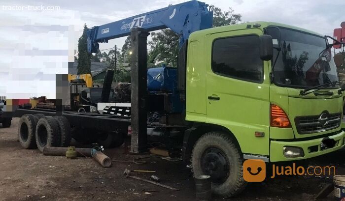 Truck Crane Hino FM260TI tahun 2012 kapasitas 7 Ton