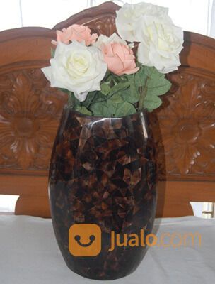 Vas Bunga & Guci dari Kulit Kerang Mutiara