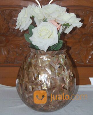 Vas Bunga & Guci dari Kulit Kerang Mutiara