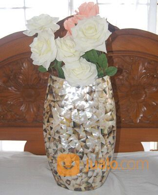 Vas Bunga & Guci dari Kulit Kerang Mutiara
