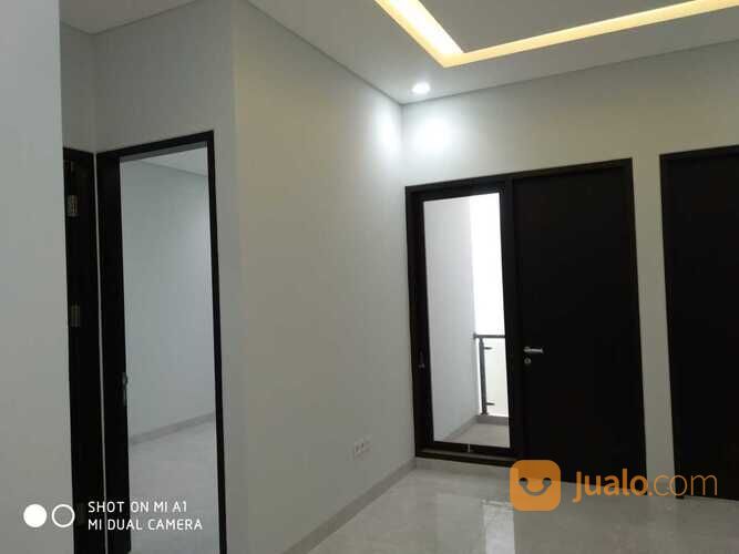 Rumah Brand New 2 lt, Taman Solo, Cempaka Putih Tengah. Jakarta Pusat.