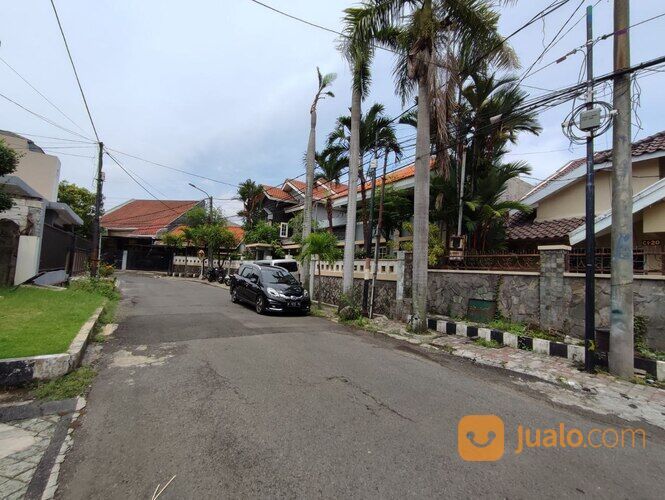 Rumah Nginden Intan Barat Blok C Surabaya