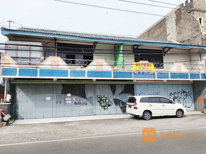 Rumah Toko Di Jalan Raya Solo Tawangmangu