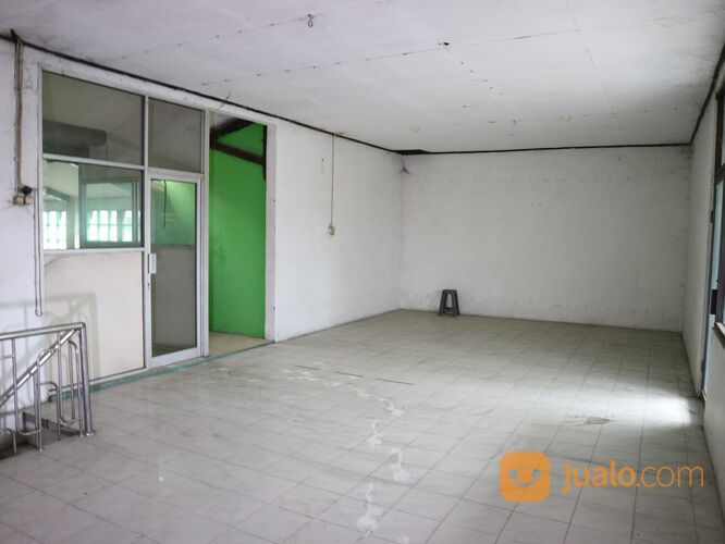 Rumah Toko Di Jalan Raya Solo Tawangmangu